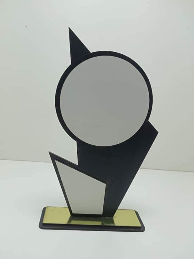 Intra απο ξύλο plywood 3mm-4mm πάχος – ξύλο CDR DXF Τρόπαιο Αναγνώρισης Ξύλινου Υπαλλήλου 20x20 cm INTRAVECTRY-MY552260