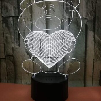 Intra απο ξύλο plywood 3mm-4mm πάχος – Χαραγμένο με λέιζερ προσαρμοσμένο αρκουδάκι φροντίδας με λαμπτήρα 3D ψευδαίσθησης καρδιάς 35x40 cm INTRAVECTRY-MY544947 - Image 1