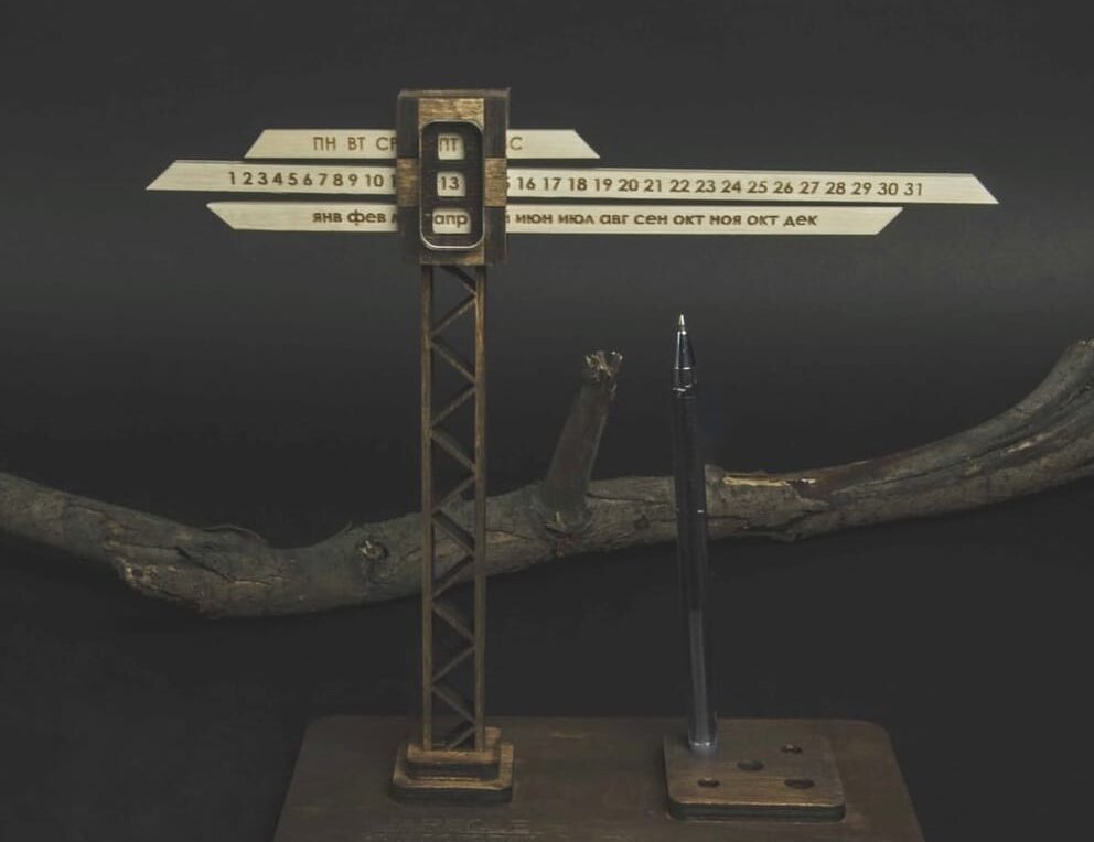 Intra απο ξύλο plywood 3mm-4mm πάχος – Ημερολόγιο γερανού κατασκευής με μολυβοθήκη 4mm ξύλο 25x30 cm INTRAVECTRY-MY551276