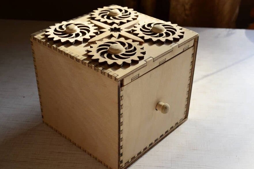 Intra απο ξύλο plywood 3mm-4mm πάχος – Ξύλινο χρηματοκιβώτιο με ξύλο κλειδαριάς συνδυασμού 10x10 cm INTRAVECTRY-MY561273