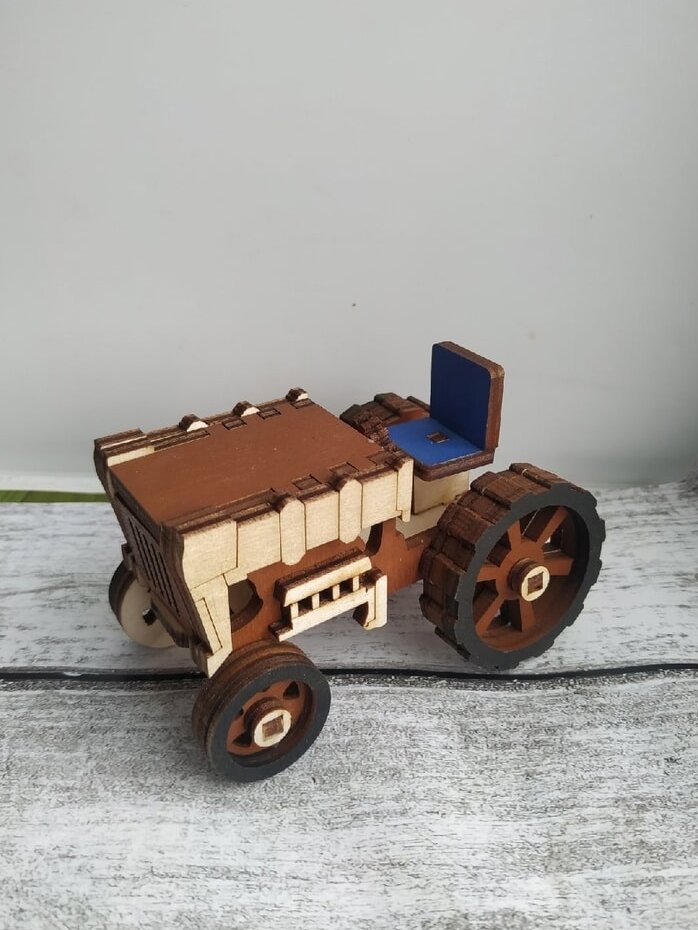 Intra απο ξύλο plywood 3mm-4mm πάχος – Μινιατούρα Τρακτέρ Ξύλινο Μοντέλο 4mm Λίμα 25x25 cm INTRAVECTRY-MY561579