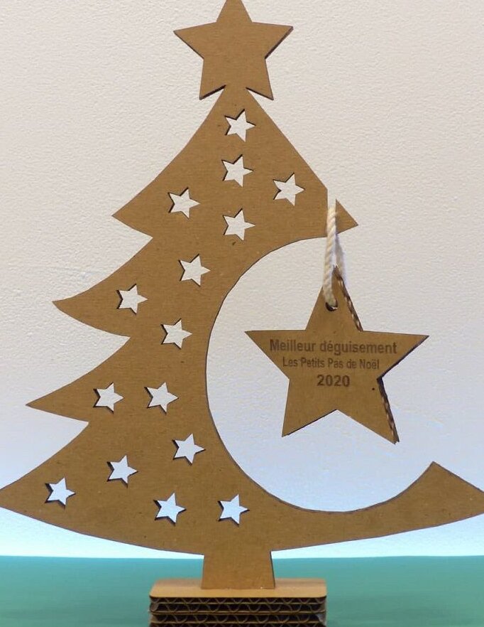 Intra απο ξύλο plywood 3mm-4mm πάχος – Χριστουγεννιάτικο δέντρο από χαρτόνι με μπιχλιμπίδι αστεριών 12x15 cm INTRAVECTRY-MY558838