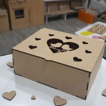 Intra απο ξύλο plywood 3mm-4mm πάχος – Ξύλινη μπομπονιέρα με καρδιές και ερωτευμένα πουλιά 30x35 cm INTRAVECTRY-MY547603 - Image 1