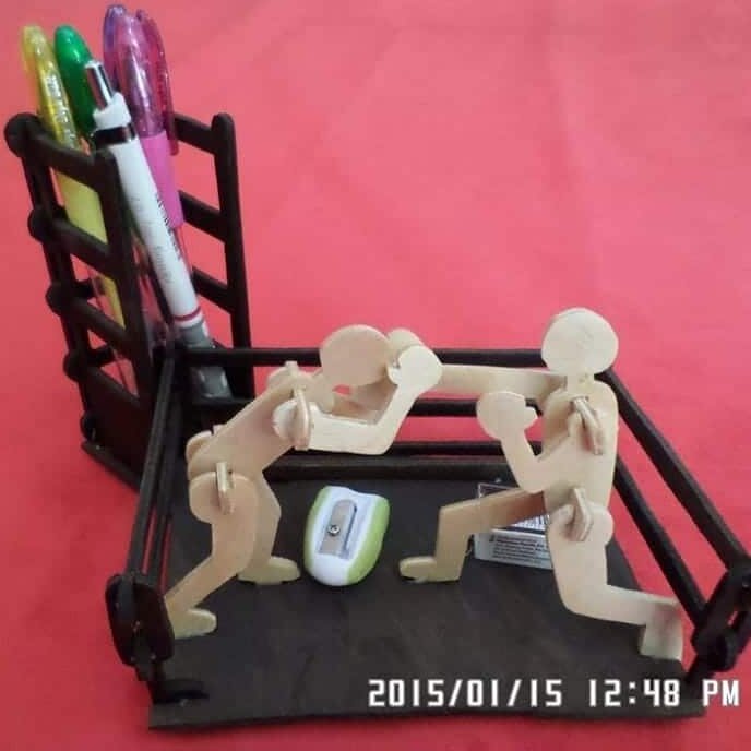 Intra απο ξύλο plywood 3mm-4mm πάχος – ξύλο μολυβοθήκης με ξύλινο στυλό με θέμα την πυγμαχία 20x20 cm INTRAVECTRY-MY559434