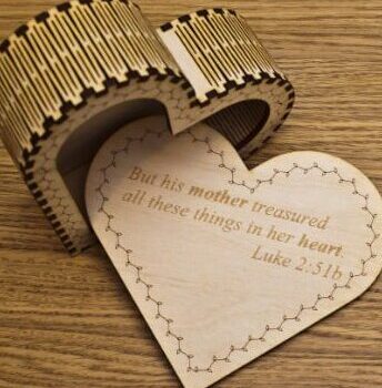 Intra απο ξύλο plywood 3mm-4mm πάχος – Ξύλινο κουτί μπιμπελό σε σχήμα καρδιάς 12x15 cm INTRAVECTRY-MY557495 - Image 1