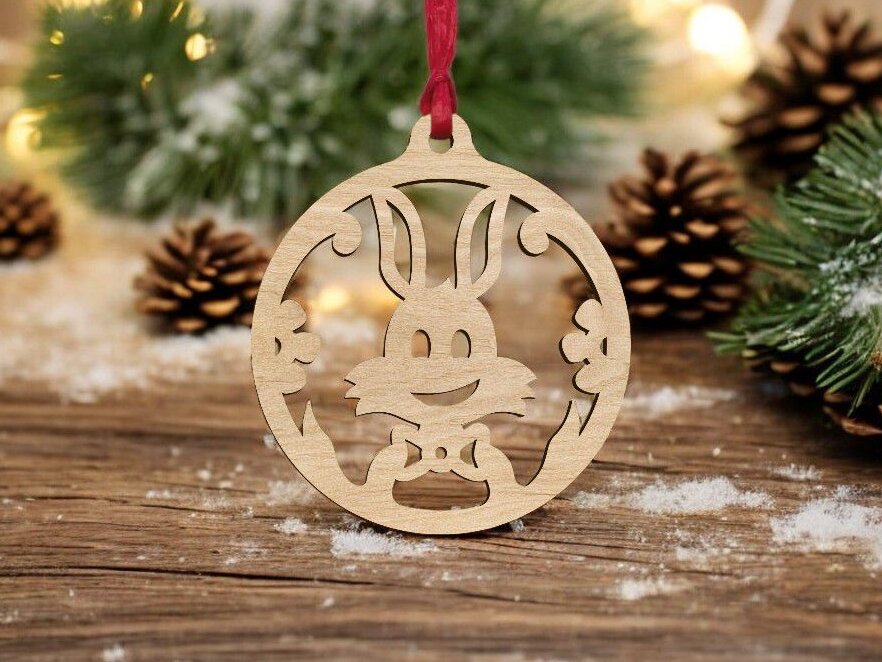 Intra απο ξύλο plywood 3mm-4mm πάχος – Χαριτωμένο λαγουδάκι Χριστουγεννιάτικο στολίδι με μπάλα 25x25 cm INTRAVECTRY-MY551551