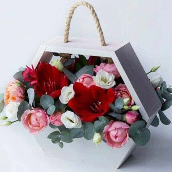 1759014748_hexagon-hanging-flower-basket-for-balcony-decoration-_1