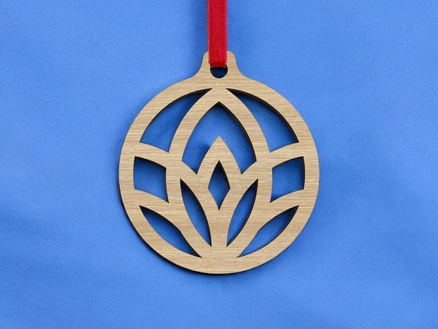 Intra απο ξύλο plywood 3mm-4mm πάχος – Χριστουγεννιάτικο στολίδι με λουλούδια λωτού 25x30 cm INTRAVECTRY-MY550672