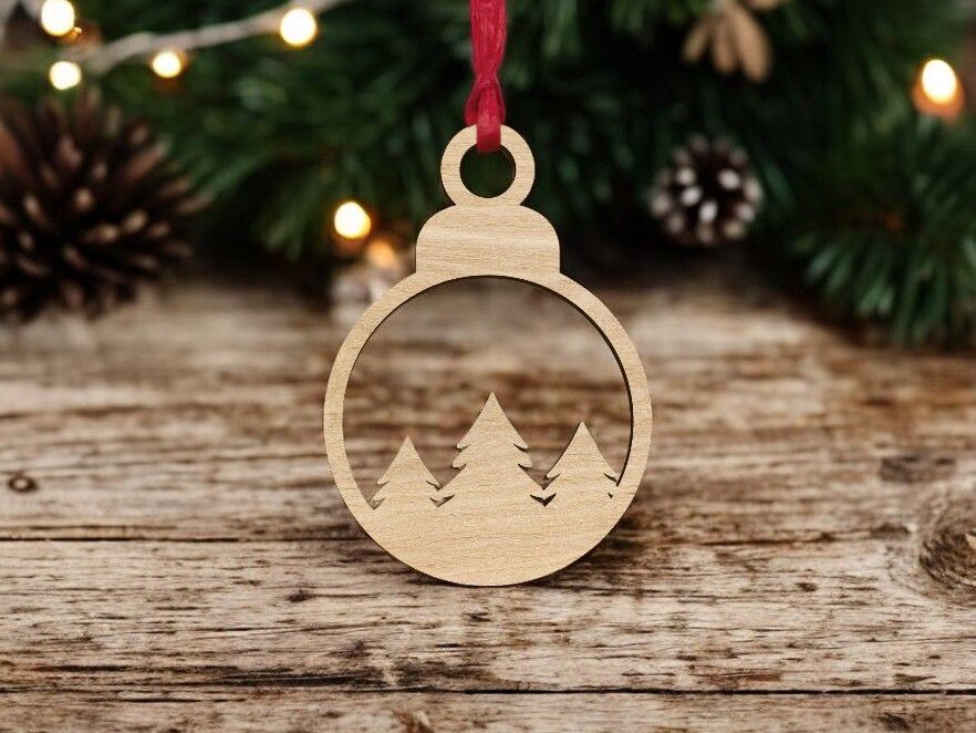 Intra απο ξύλο plywood 3mm-4mm πάχος – Χριστουγεννιάτικο μπιχλιμπίδι με πεύκα 25x25 cm INTRAVECTRY-MY549876