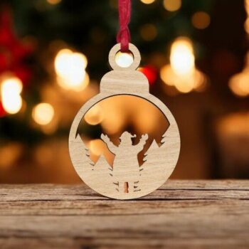 Intra απο ξύλο plywood 3mm-4mm πάχος – Χριστουγεννιάτικο μπιχλιμπίδι χιονάνθρωπος στο δάσος 12x15 cm INTRAVECTRY-MY551534 - Image 1