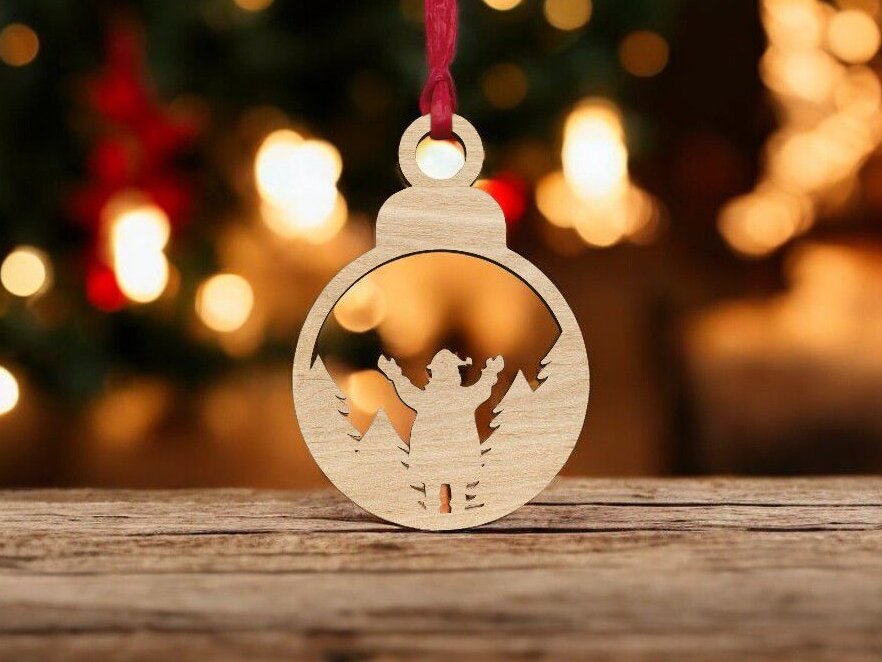 Intra απο ξύλο plywood 3mm-4mm πάχος – Χριστουγεννιάτικο μπιχλιμπίδι χιονάνθρωπος στο δάσος 12x15 cm INTRAVECTRY-MY551534