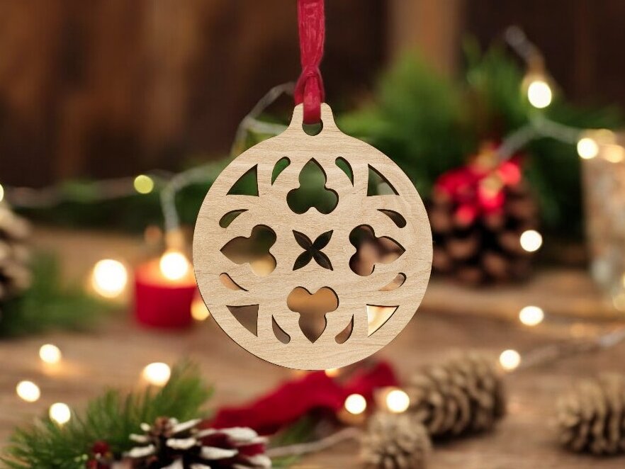 Intra απο ξύλο plywood 3mm-4mm πάχος – Μπιχλιμπίδι με λουλουδάτο χριστουγεννιάτικο δέντρο με νιφάδες χιονιού 35x40 cm INTRAVECTRY-MY546603