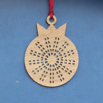 Intra απο ξύλο plywood 3mm-4mm πάχος – Διακοσμητική μπάλα Χριστουγεννιάτικου Δέντρου 35x40 cm INTRAVECTRY-MY546615 - Image 2