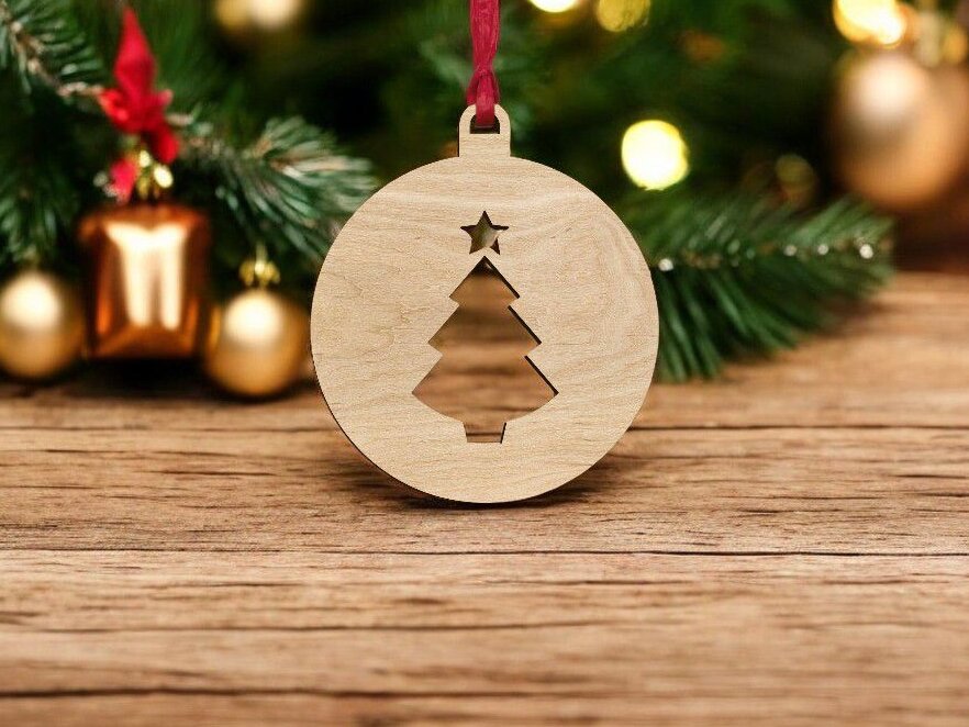 Intra απο ξύλο plywood 3mm-4mm πάχος – Χριστουγεννιάτικο δέντρο με αστέρι μπιχλιμπίδι 40x40 cm INTRAVECTRY-MY546654