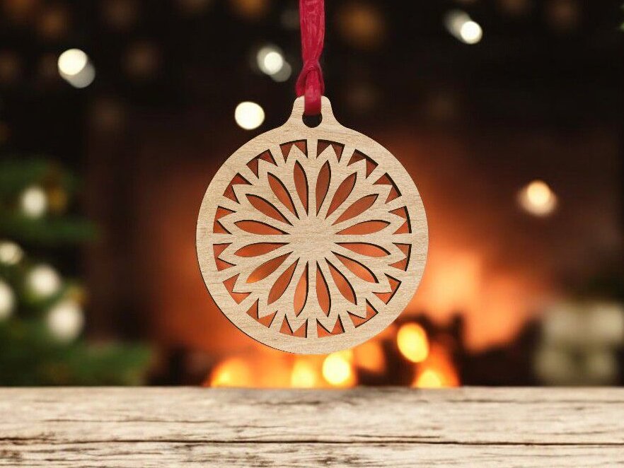 Intra απο ξύλο plywood 3mm-4mm πάχος – Χριστουγεννιάτικο λουλουδάτο μπιχλιμπίδι με νιφάδες χιονιού 40x40 cm INTRAVECTRY-MY551705