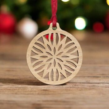 Intra απο ξύλο plywood 3mm-4mm πάχος – Χριστουγεννιάτικο μπιχλιμπίδι με λουλουδάτο μοτίβο 15x15 cm INTRAVECTRY-MY550046 - Image 1