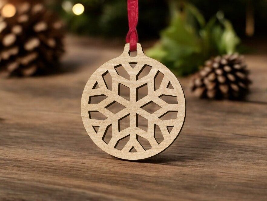 Intra απο ξύλο plywood 3mm-4mm πάχος – Ξύλινο στολίδι με σχέδιο νιφάδα χιονιού 30x35 cm INTRAVECTRY-MY545529