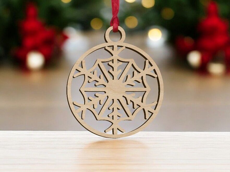 Intra απο ξύλο plywood 3mm-4mm πάχος – Χριστουγεννιάτικο μπιχλιμπίδι με μοτίβο νιφάδας χιονιού 15x15 cm INTRAVECTRY-MY546915