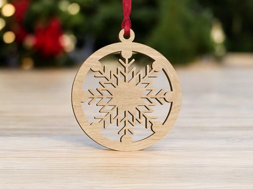 Intra απο ξύλο plywood 3mm-4mm πάχος – Μπιχλιμπίδι με χριστουγεννιάτικο δέντρο με νιφάδα χιονιού 45x50 cm INTRAVECTRY-MY549202