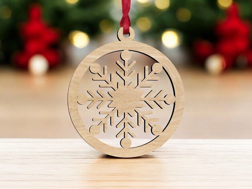 Intra απο ξύλο plywood 3mm-4mm πάχος – Χριστουγεννιάτικο στολίδι με μπάλα χιονιού 20x20 cm INTRAVECTRY-MY550244