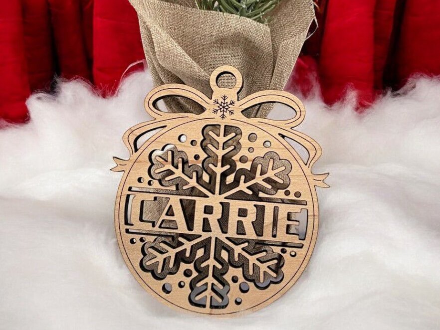 Intra απο ξύλο plywood 3mm-4mm πάχος – Εξατομικευμένο χριστουγεννιάτικο στολίδι με νιφάδα χιονιού 35x40 cm INTRAVECTRY-MY548436