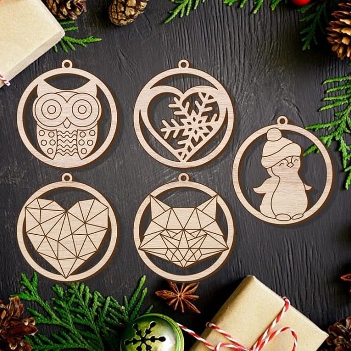 Intra απο ξύλο plywood 3mm-4mm πάχος – Χριστουγεννιάτικο Στρογγυλό Πακέτο παιχνιδιών με κουκουβάγια, καρδιά, διαμάντι, χιονάνθρωπος και ξύλο αλεπούς 40x40 cm INTRAVECTRY-MY550449