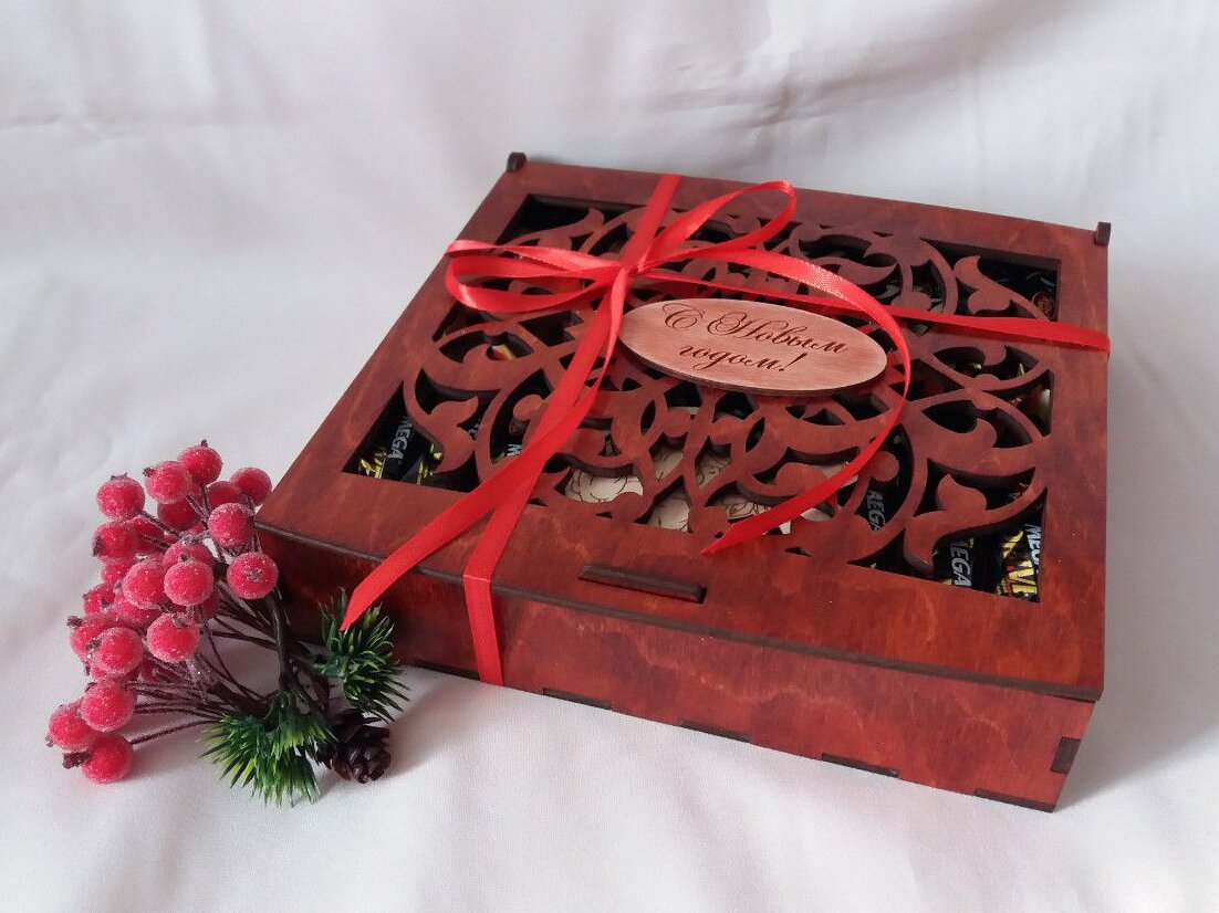 Intra απο ξύλο plywood 3mm-4mm πάχος – Πρωτοχρονιάτικο ξύλινο κουτί δώρου με αρθρωτό καπάκι 50x60 cm INTRAVECTRY-MY556779