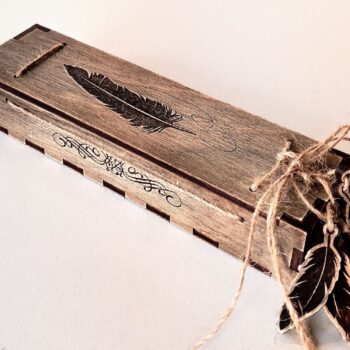 Intra απο ξύλο plywood 3mm-4mm πάχος – ξύλο Κουτί δώρου με ξύλινο χαραγμένο πούπουλο στυλό 25x30 cm INTRAVECTRY-MY546277 - Image 1