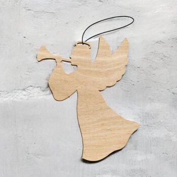 Intra απο ξύλο plywood 3mm-4mm πάχος – Άγγελος με στολίδι με φυσώντας κέρατο 25x25 cm INTRAVECTRY-MY553210 - Image 1