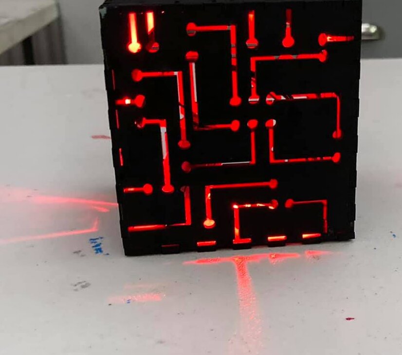 Intra απο ξύλο plywood 3mm-4mm πάχος – Φουτουριστικό φωτιστικό LED νύχτας Tesseract Cube 40x45 cm INTRAVECTRY-MY547614