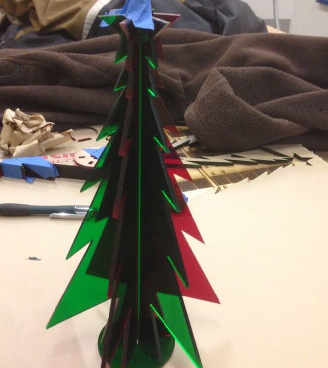 Intra απο ξύλο plywood 3mm-4mm πάχος – Ακρυλικό επιτραπέζιο χριστουγεννιάτικο δέντρο 20x20 cm INTRAVECTRY-MY550521