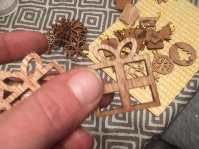 Intra απο ξύλο plywood 3mm-4mm πάχος – Κουτί δώρου Χριστουγεννιάτικο δέντρο στολίδι 12x15 cm INTRAVECTRY-MY551954