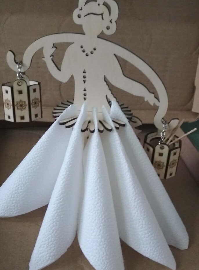 Intra απο ξύλο plywood 3mm-4mm πάχος – Κορίτσι με ξύλο θήκης χαρτοπετσέτας βραχίονα 35x40 cm INTRAVECTRY-MY551322