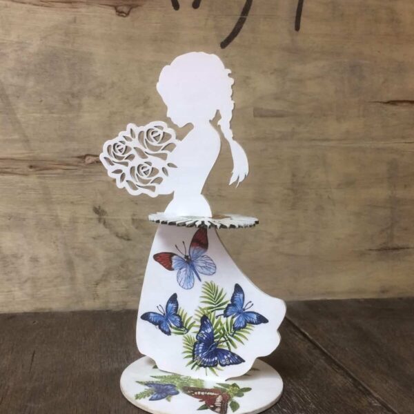 1759025036_little-girl-holding-bouquet-of-flowers-napkin-holder-_1