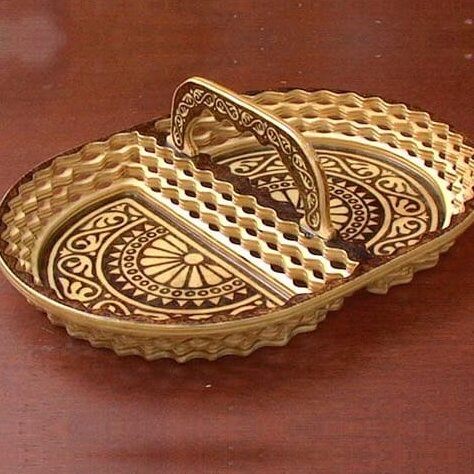 1759029887_decorative-serving-plate-with-handle-_1