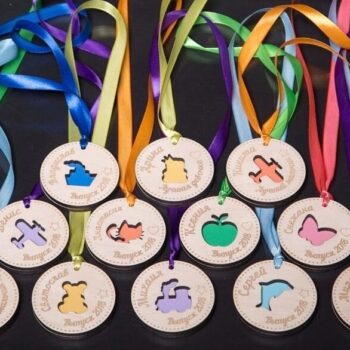 Intra απο ξύλο plywood 3mm-4mm πάχος – ξύλο Μεταλλίων Αποφοίτησης Νηπιαγωγείου με δύο επίπεδα 15x15 cm INTRAVECTRY-MY558012 - Image 3