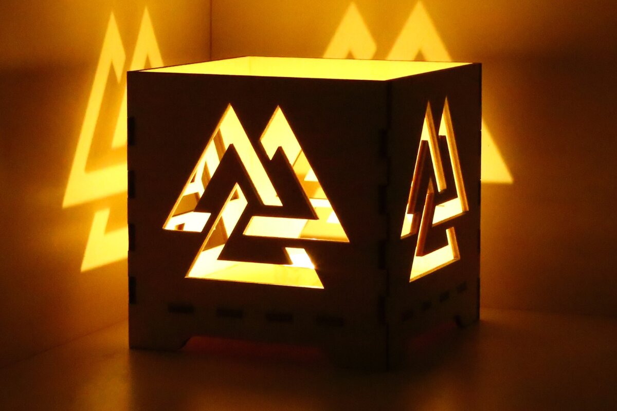 Intra απο ξύλο plywood 3mm-4mm πάχος – Κηροπήγιο συμβόλων Valknut Viking Δίασταση  20x20 cm INTRAFABR-111087693