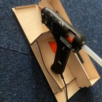 Intra απο ξύλο plywood 3mm-4mm πάχος – Βάση για πιστόλι θερμής κόλλας με λίμα συγκράτησης ραβδιού 25x25 cm INTRAVECTRY-MY559318 - Image 1