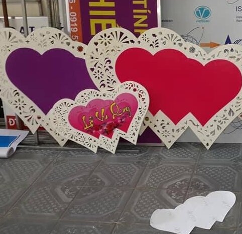 1759031529_wooden-heart-frame-with-floral-cutout-border-_1