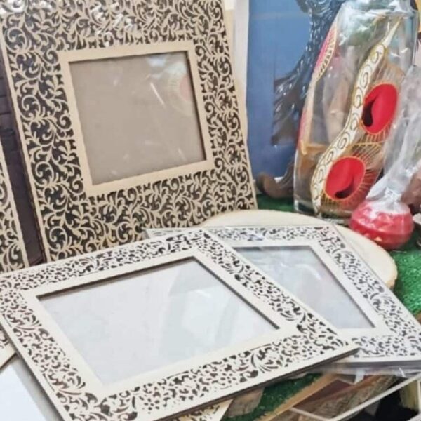 1759031601_decorative-border-cut-out-photo-frame-set-_1