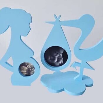 Intra απο ξύλο plywood 3mm-4mm πάχος – Διακοσμητικό ξύλο κορνίζας έγκυος γυναίκας και πελαργός 40x40 cm INTRAVECTRY-MY558617 - Image 1