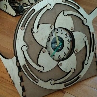 1759031716_mechanical-iris-table-clock-_1