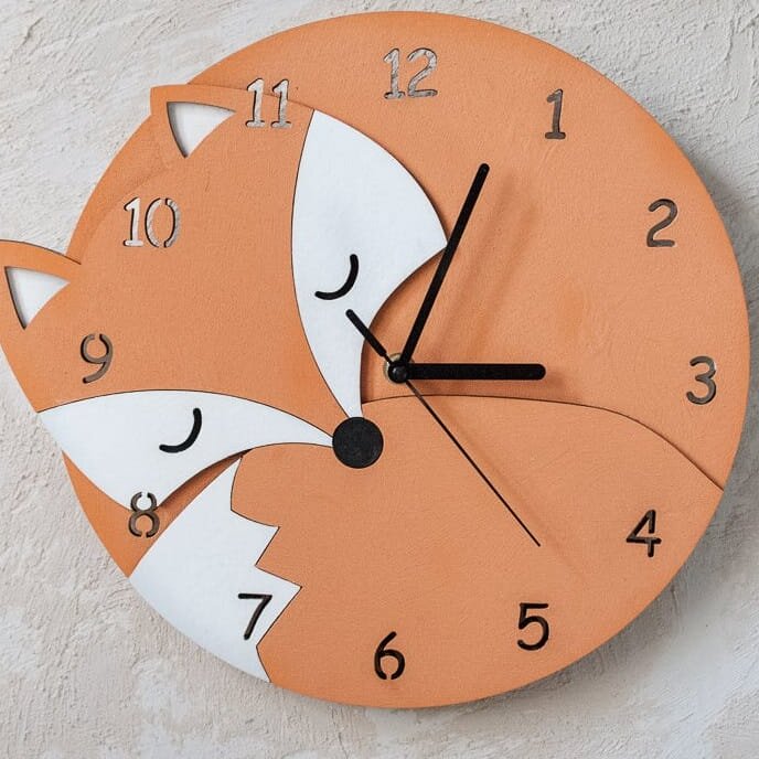 Intra απο ξύλο plywood 3mm-4mm πάχος – ξύλο Sleeping Fox Ξύλινο ρολόι τοίχου διπλής στρώσης για παιδικό δωμάτιο 35x40 cm INTRAVECTRY-MY557273