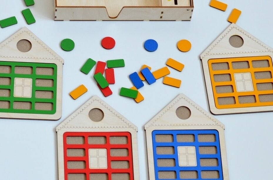 Intra απο ξύλο plywood 3mm-4mm πάχος – Εκπαιδευτικό ξύλο παιχνιδιών Montessori Inset Shape House 25x30 cm INTRAVECTRY-MY555985