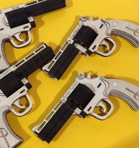 1759032335_wooden-toy-revolver-_1