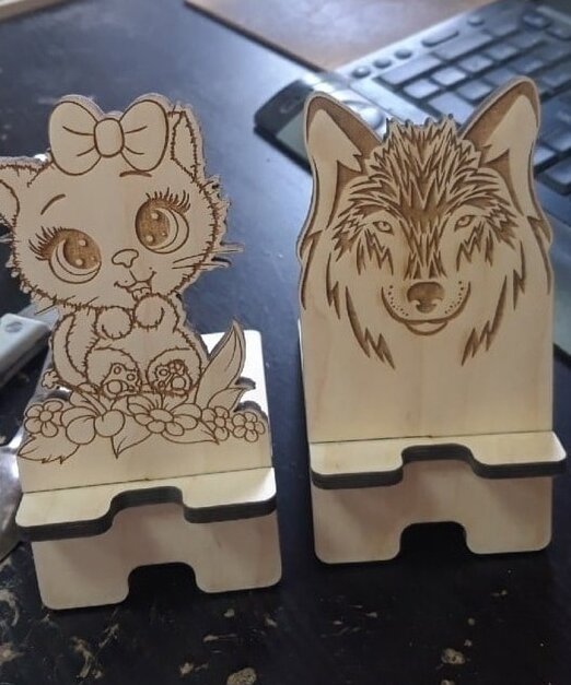 1759032416_wolf-and-kitty-mobile-phone-stands-_1