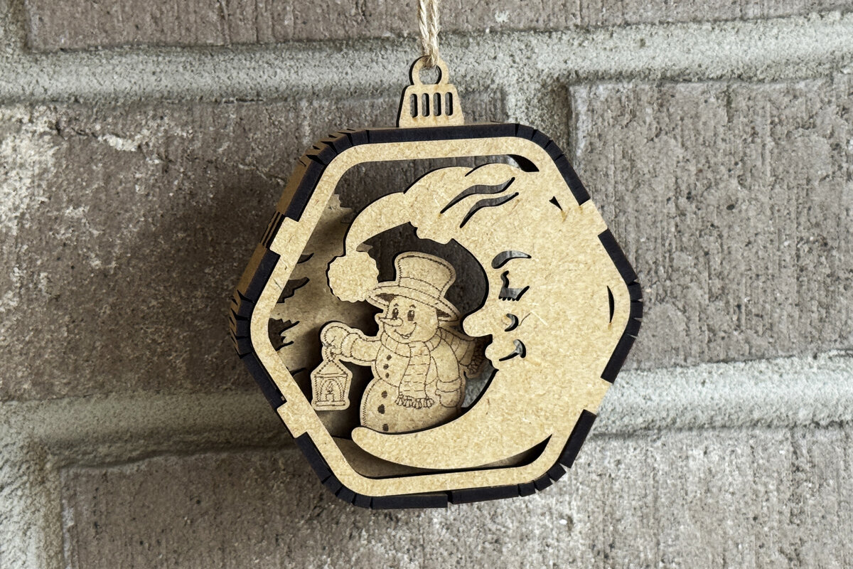 Intra απο ξύλο plywood 3mm-4mm πάχος Χριστουγεννιάτικο στολίδι με φεγγάρι και χιονάνθρωπο Δίασταση 3x3 cm INTRAFABR-111486419