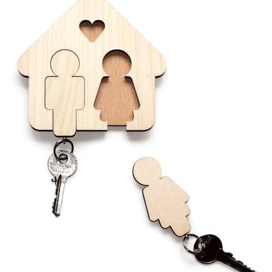 1759032653_wooden-couple-keyring-holder-_1