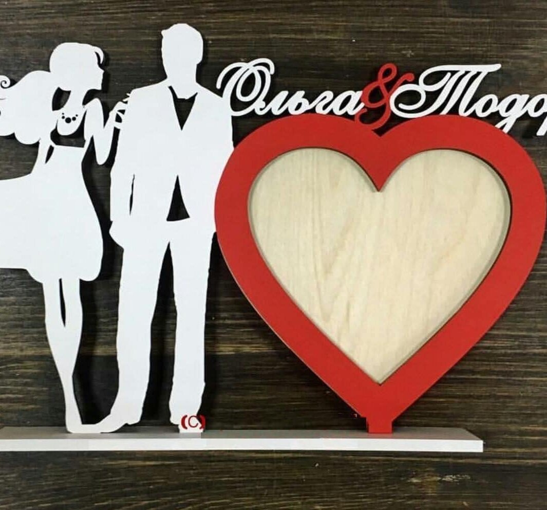 Intra απο ξύλο plywood 3mm-4mm πάχος – Ζευγάρι στέκεται με το ξύλο κορνίζας φωτογραφίας καρδιάς 30x30 cm INTRAVECTRY-MY556406