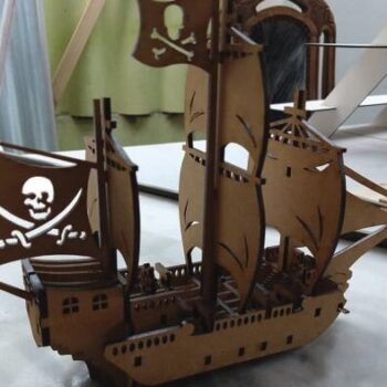 Intra απο ξύλο plywood 3mm-4mm πάχος – Κιτ 3D ξύλινου μοντέλου πειρατικού ιστιοπλοϊκού 20x25 cm INTRAVECTRY-MY561581 - Image 1